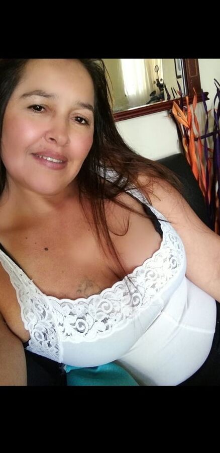 Mamacita Nalgona madura Jennifer