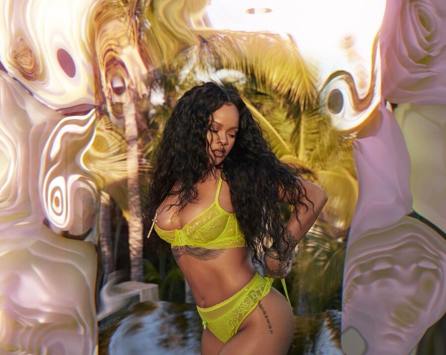Rihanna hot