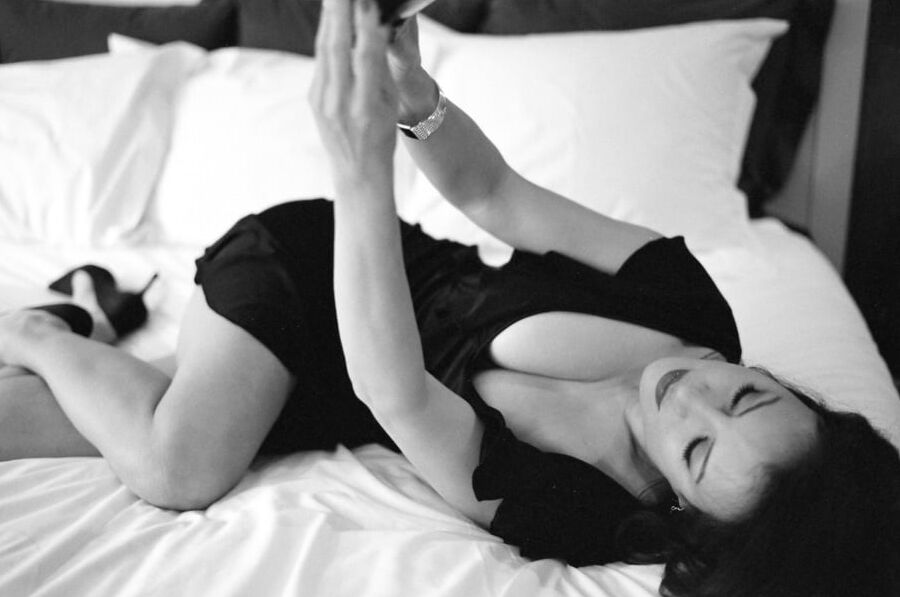 Busty Babe Jennifer Tilly