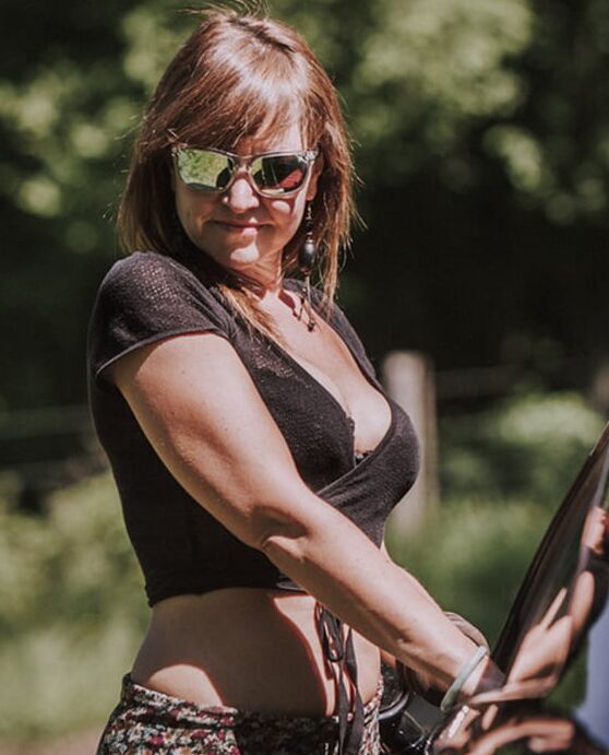 Sexy MILF posing