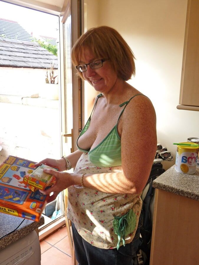 Marie, sexy UK housewife