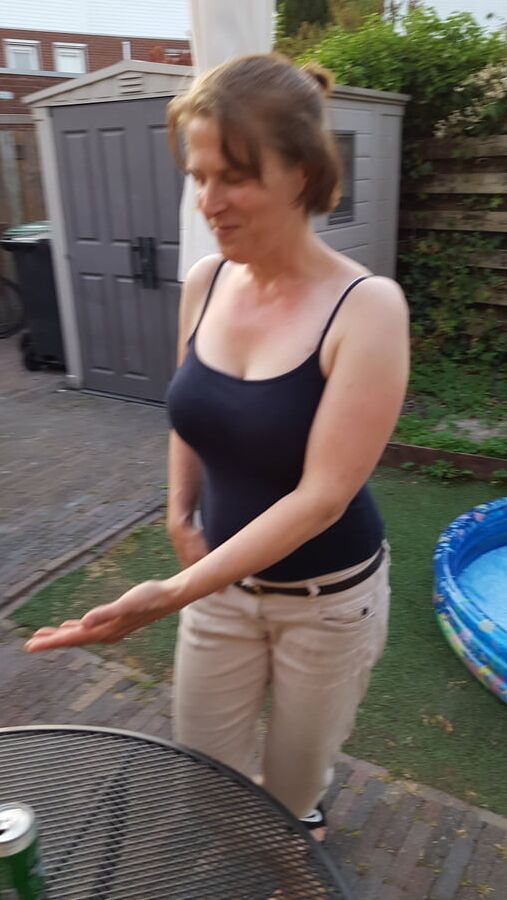 Non porno graphic milf pics