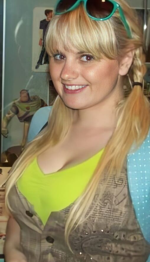 Tia ballard (gorgeous blonde voice actress)