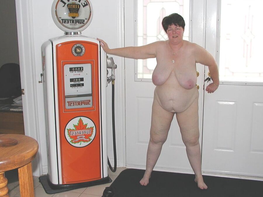 HOT MATURE PATRICIA