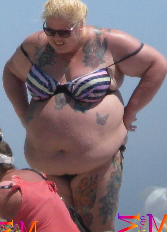BBW Blondes in bikini (Beach Voyeur)