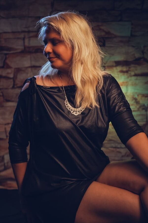 Vicky in latex