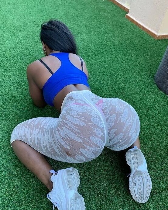 Big and Round Asses In Tight Pants