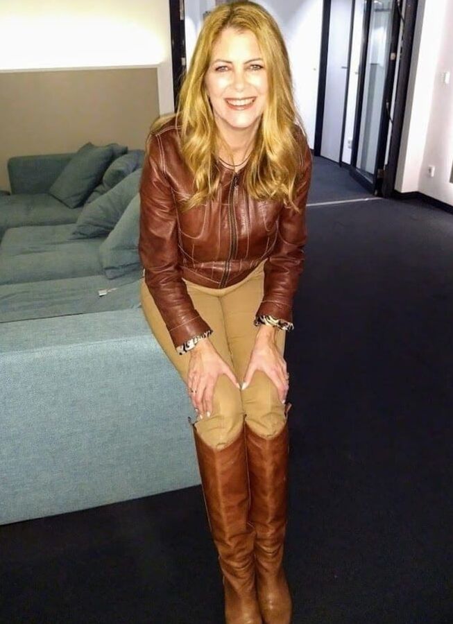 Female Celebrity Boots &amp; Leather - Maxi Biewer