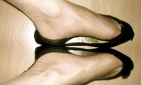 Nylon Feet in Flats &amp; Ballerinas