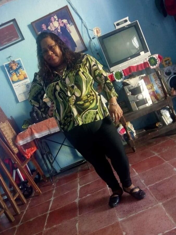 gordita campechana trabja en farmacia yza, calentona