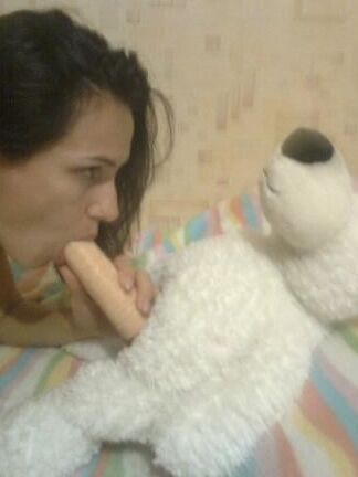 Sexy babe likes to show pussy