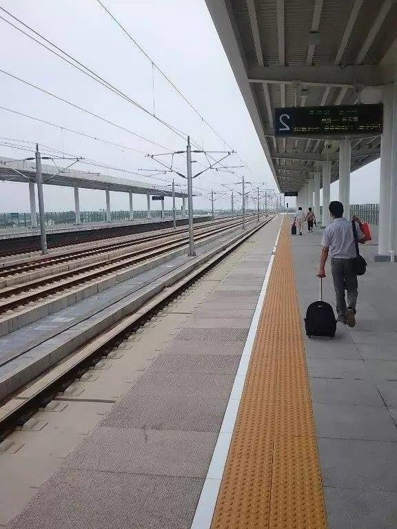 One-day tour of the non-speed rail