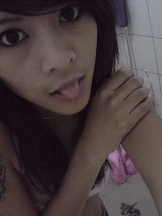 Joven tomando selfies