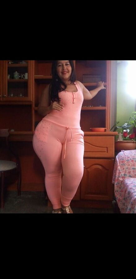 Mamacita Nalgona madura Jennifer