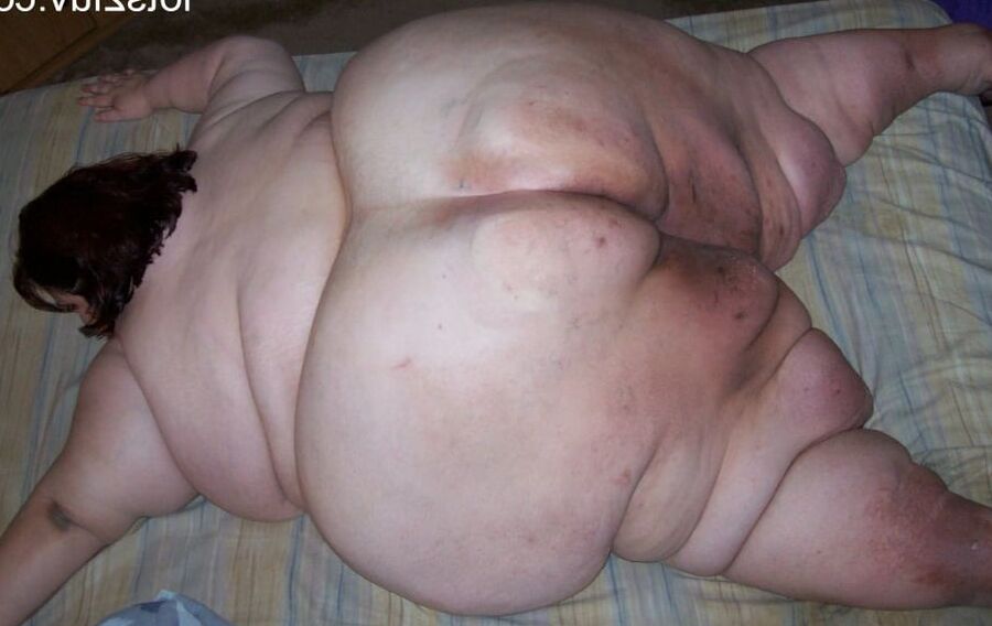 Double Butt - SSBBW With Four Ass Cheeks