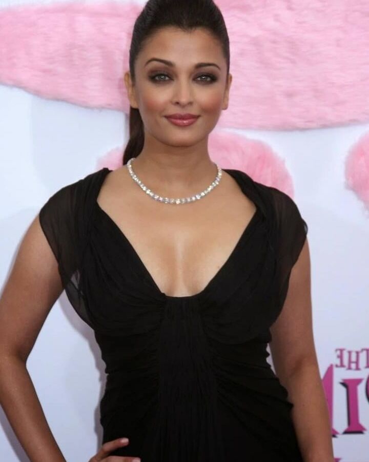Aish in black