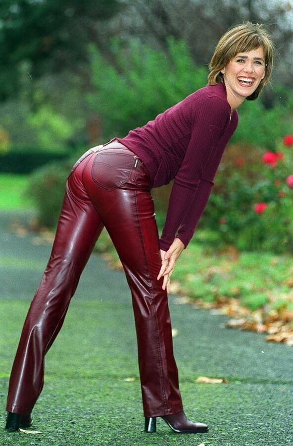 Female Celebrity Boots &amp; Leather - Carol Smillie