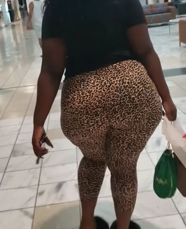 Fat ass booty at the mall