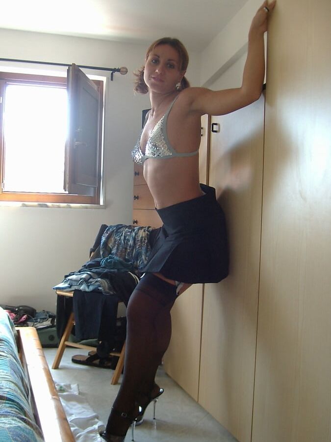 Italian Milf mom exposed brunette webslut