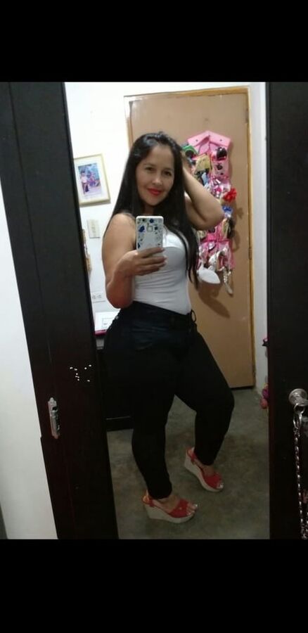 Mamacita Nalgona madura Jennifer