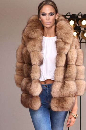 Jlo looking hot in fur