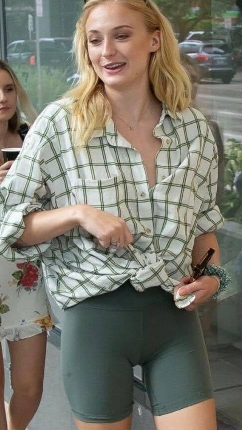 Celebrity Cameltoe