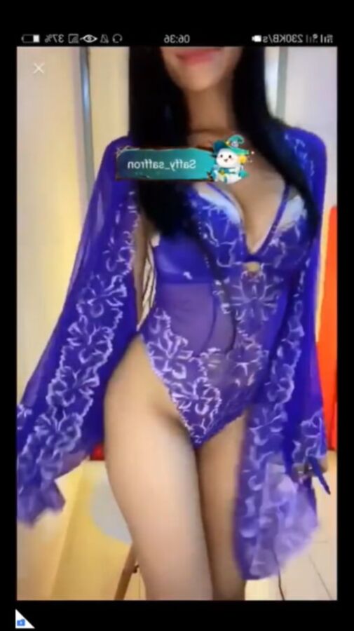 Unknown hot mom