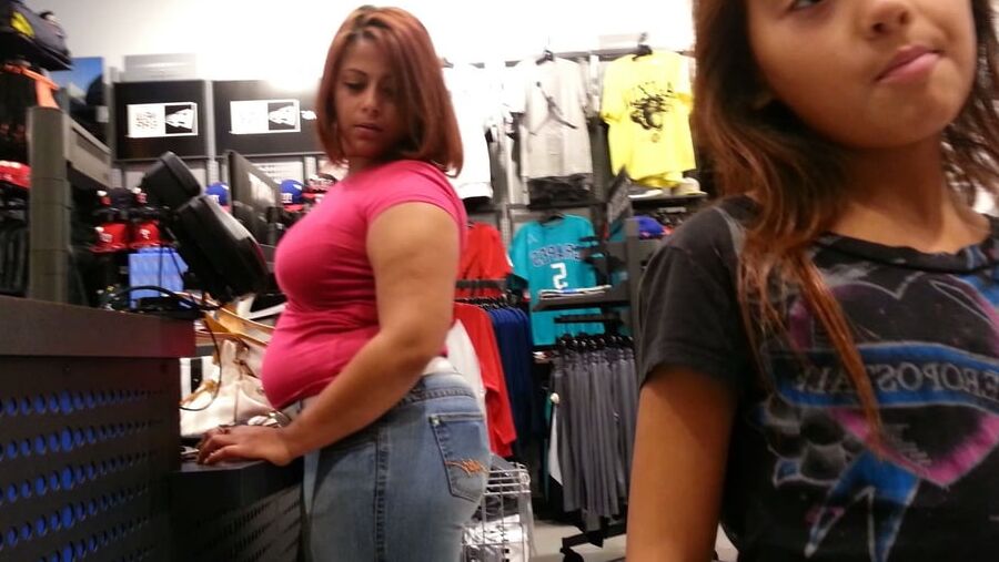 Sexy ass Latina Milf