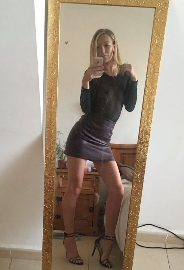Women Need Exposure - Hot UK Blonde
