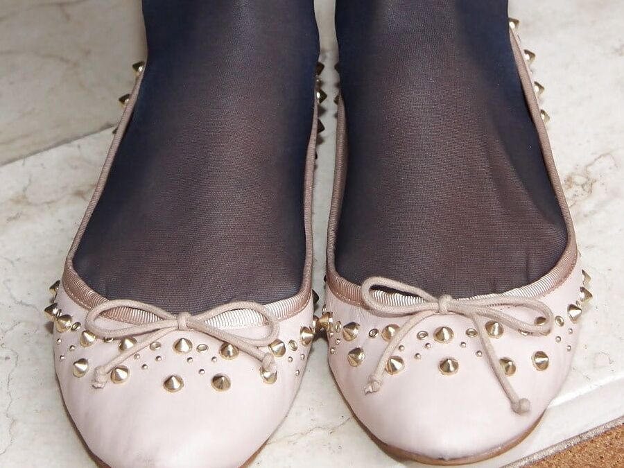 Nylon Feet in Flats &amp; Ballerinas