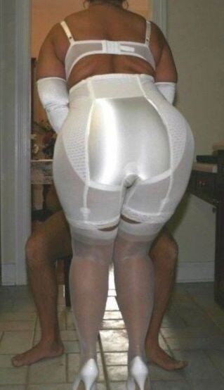 Girdle, Mieder, Shapewear und Heels I