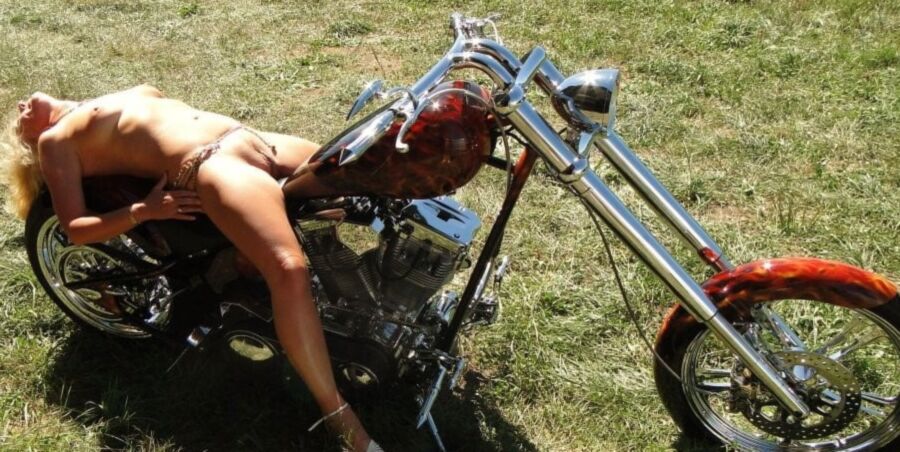 Two wheel babes