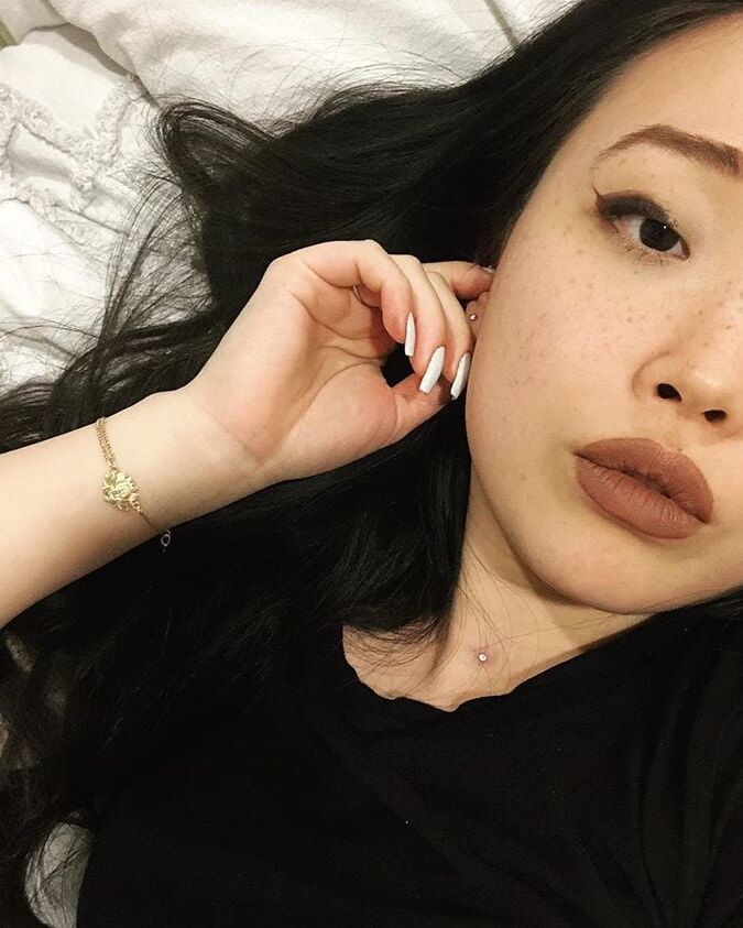 AZN HOTTTSMoking bitch