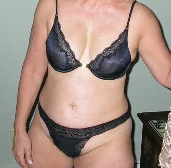 amateures and matures in bra and panty mix