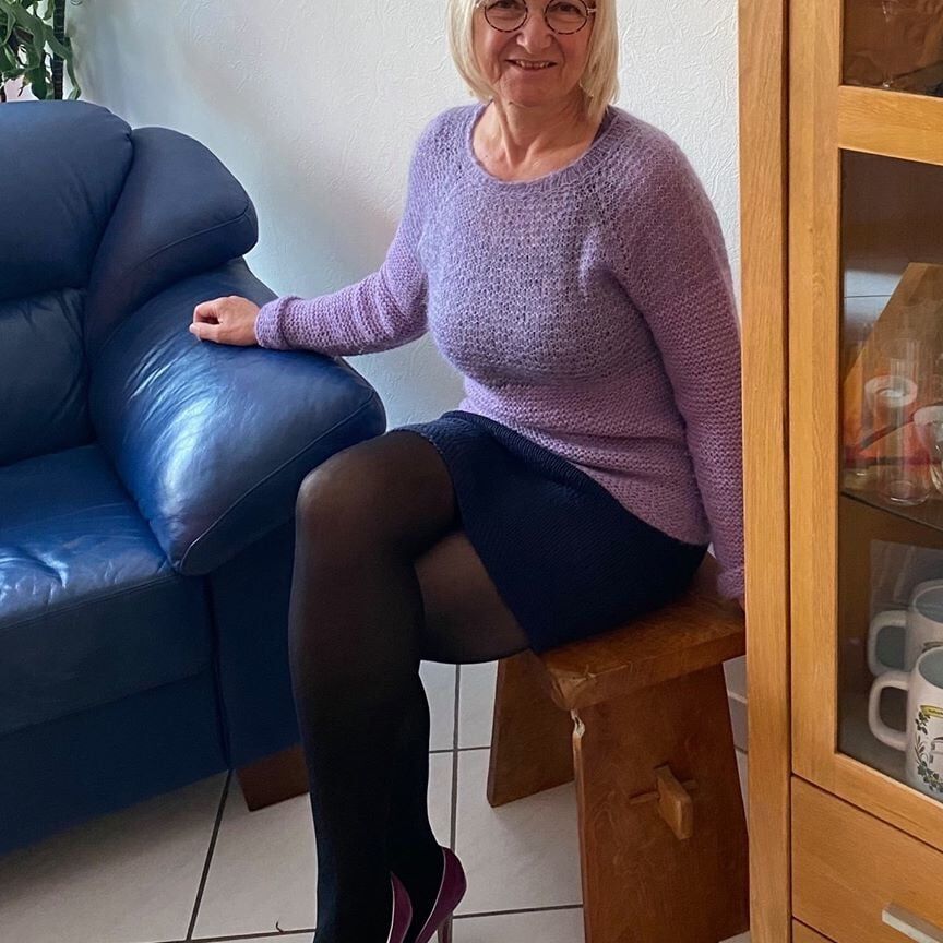 Geile alte Vergwaltigungs Matratze in Nylons