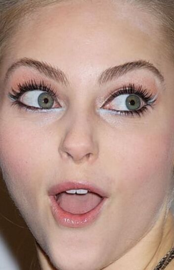 ANNASOPHIA ROBB