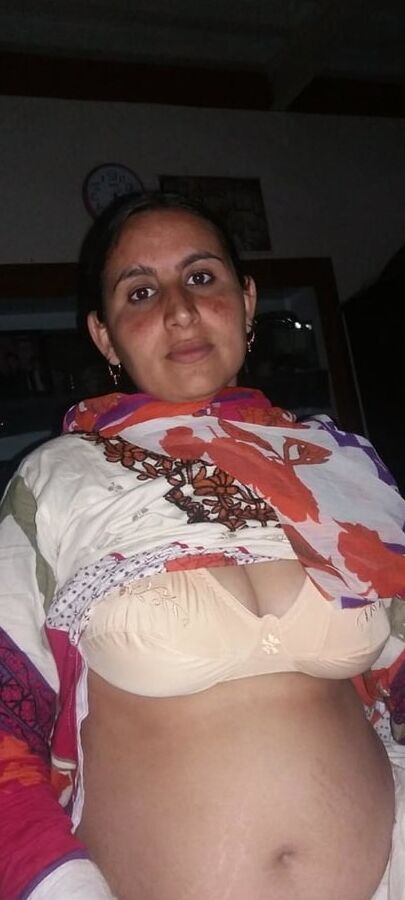 Indian gasti rani show her nude
