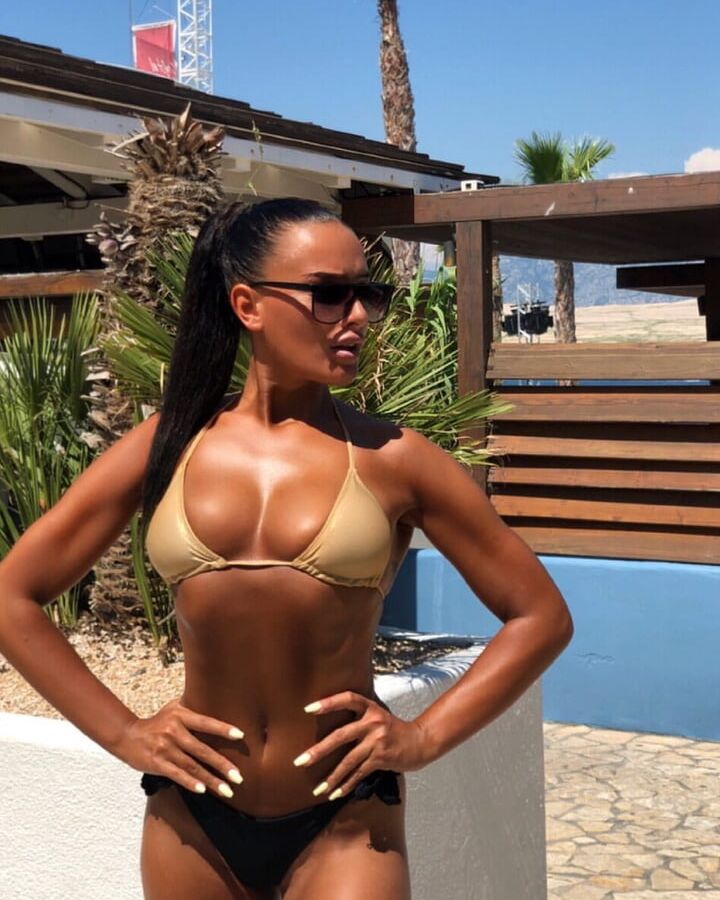 Serbian skinny fitnes girl beautiful ass Aleksandra Bigovic