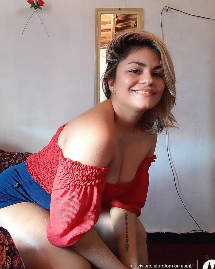 PUTA DO INSTAGRAM: Karina Oliveira
