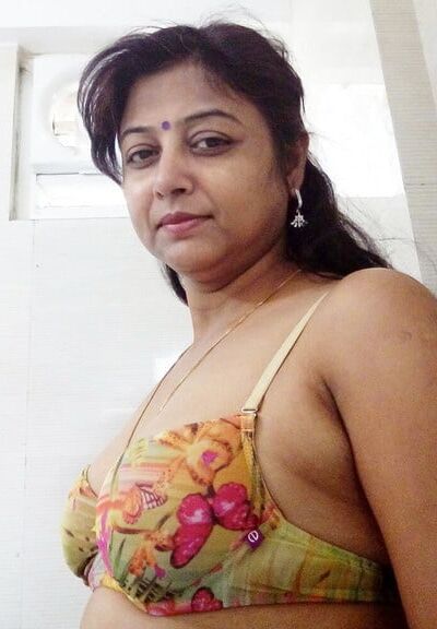 Sangeetha desi Aunty