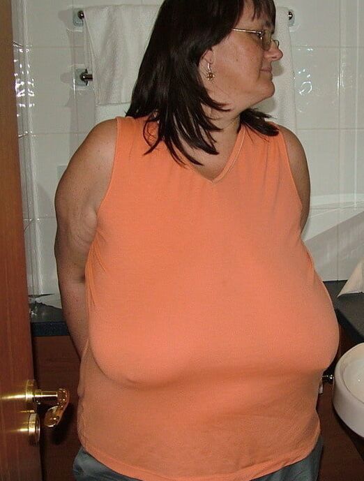 Voyeur Braless mother