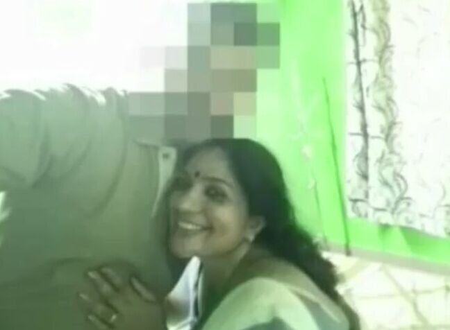 Kozhikode mallu latha auntiyude kallavedi
