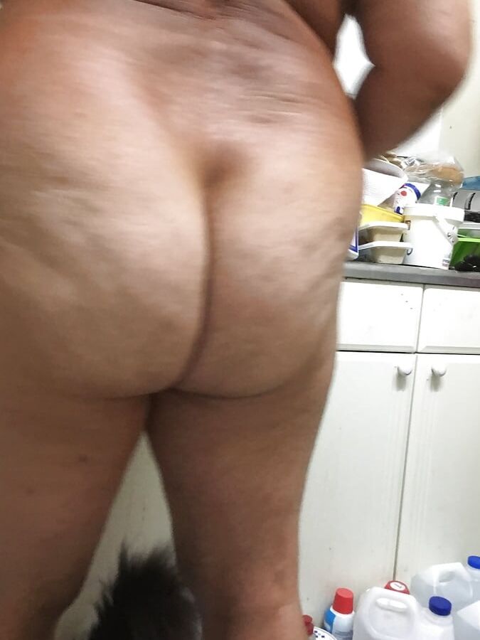 Mature dick sucker