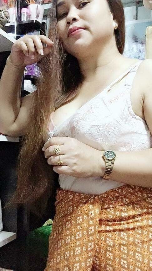 Janda, tetek besar, rumah Thai