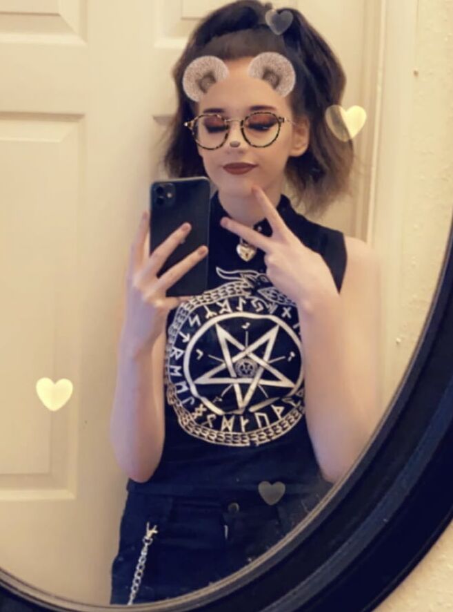 Phoenix_Emma wants to be a popular webslut
