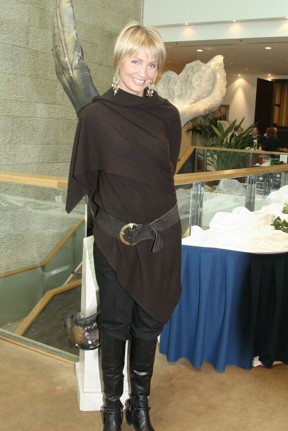 Female Celebrity Boots &amp; Leather - Agnieszka Szulim