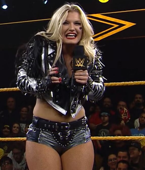 WWE Toni Storm PAWG Fickarsch