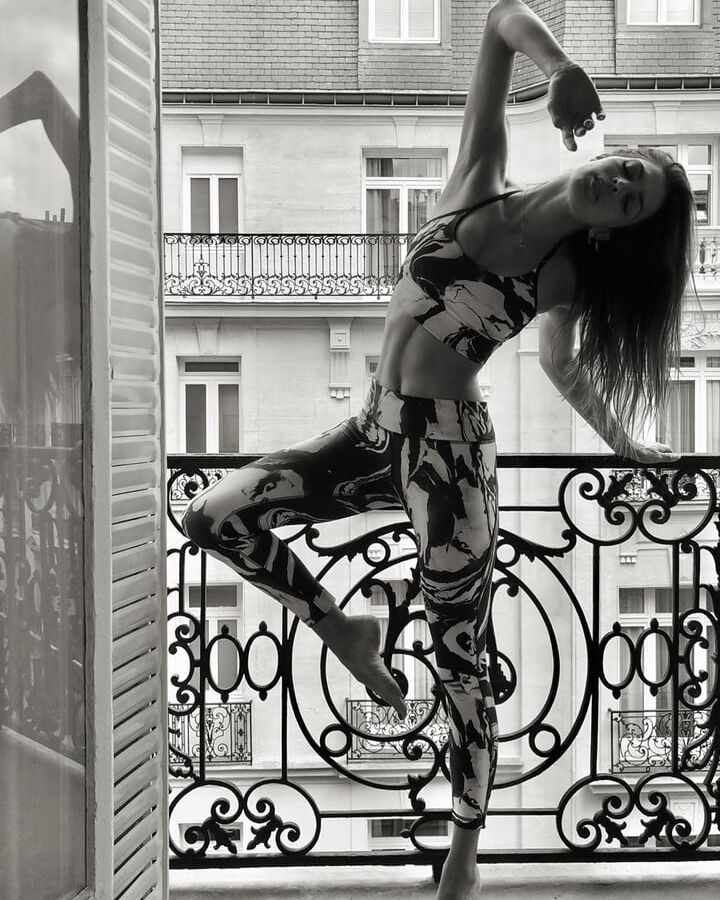 miss france pieds nues
