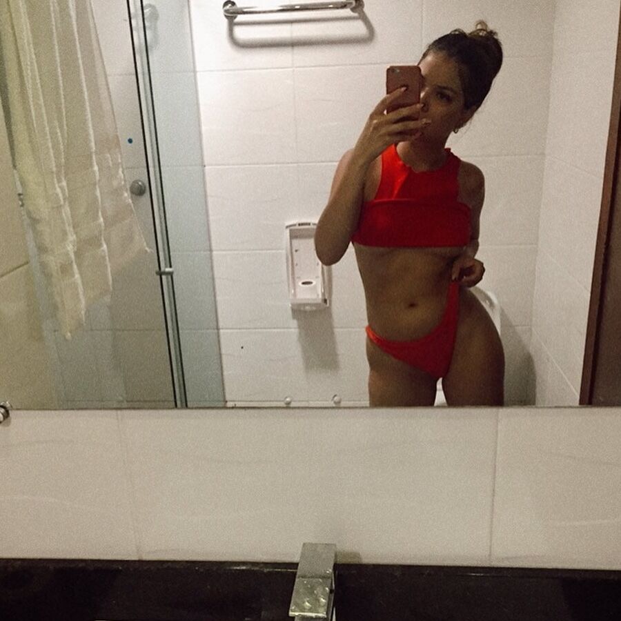 On Instagram- danielaceballos.ar