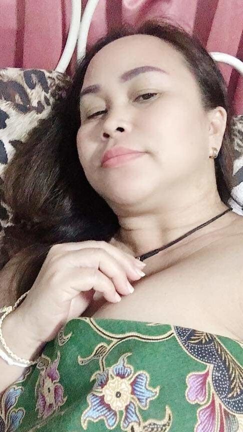 Janda, tetek besar, rumah Thai